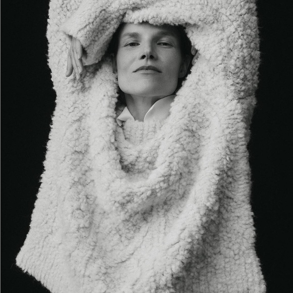 VINCE Textured Loop-Stitch Cable Wool-Blend Sweater - Picture 9 of 10